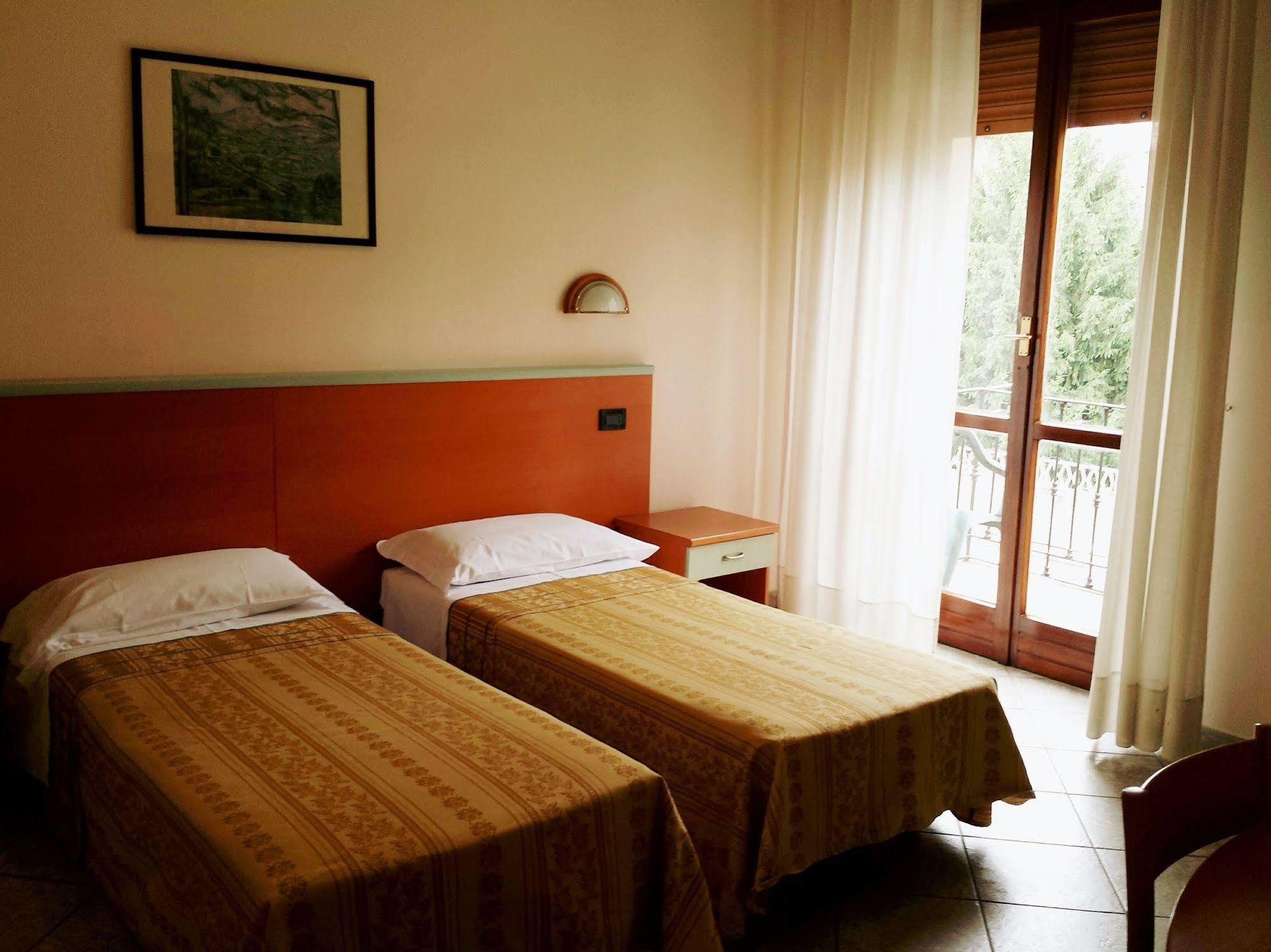 Hotel Eden Милано Екстериор снимка